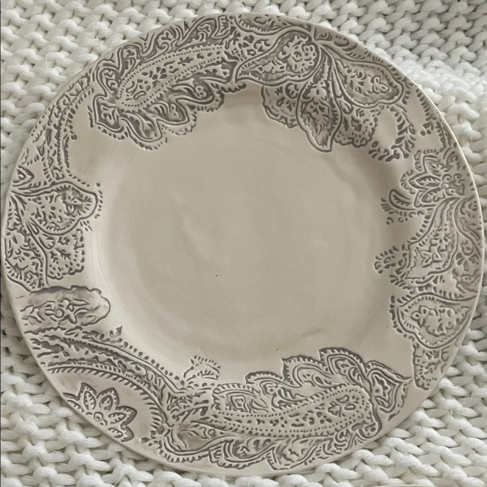 Pottery Barn Scarlett Cream Paisley Ceramic Dinner Plates - Set of 3